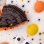 Delicious and spooky Halloween Oreo Bark with festive colors and toppings