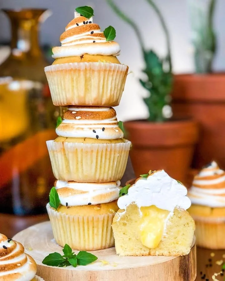 Delicious Lemon Meringue Muffins with a fluffy meringue topping